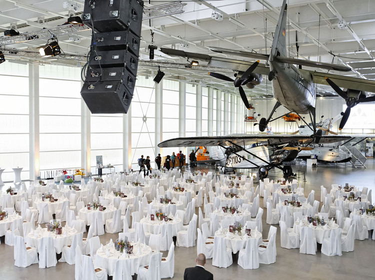 Veranstaltung im Hangar des Dornier Museum